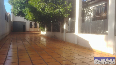 Sobrado para Venda em Maringá - PR, Zona 02