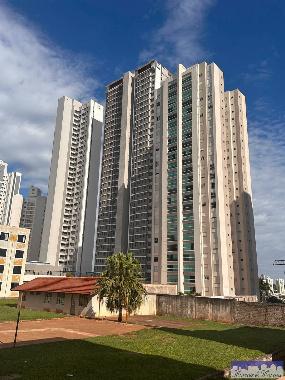 Apartamento para Venda em Maringá - PR, Zona 08