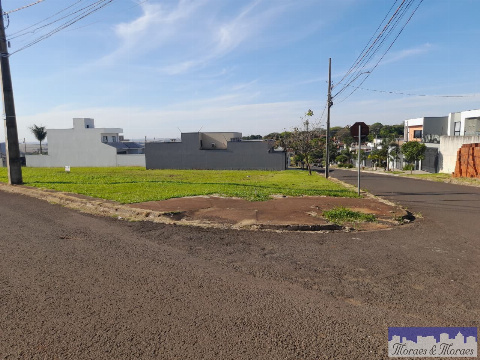 Terreno Comercial para Venda em Maringá - PR, Bom Jd