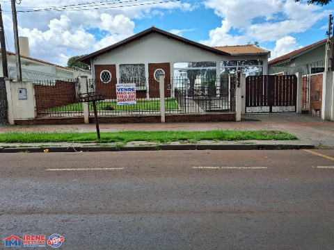 Casa para Venda em Maringá - PR, Zona 08