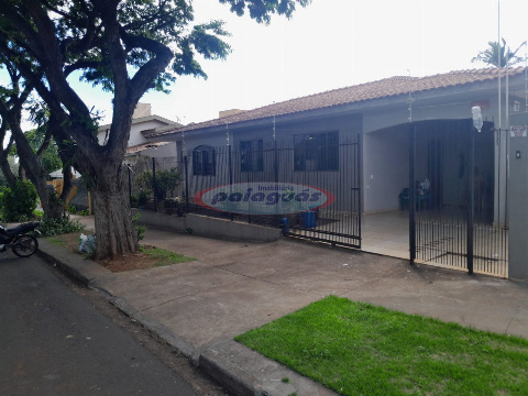 Casa para Venda em Maringá - PR, Zona 05