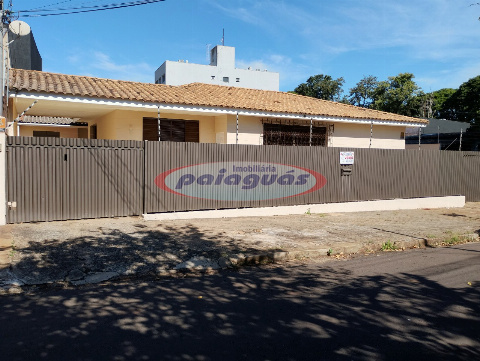 Casa para Venda em Maringá - PR, Zona 08
