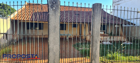 Casa para Venda em Maringá - PR, Zona 08