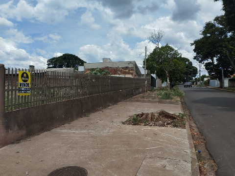 TERRENOS, Rua Pioneiro Carlos Poppi