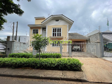 Sobrado para Venda em Maringá - PR, Zona 05