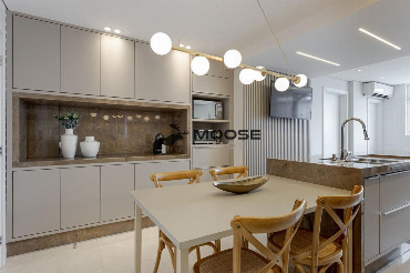 Apartamento para Venda em Maringá - PR, Zona 04
