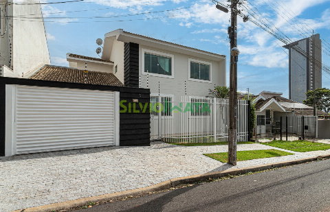 Sobrado para Venda em Maringá - PR, Jd Itália