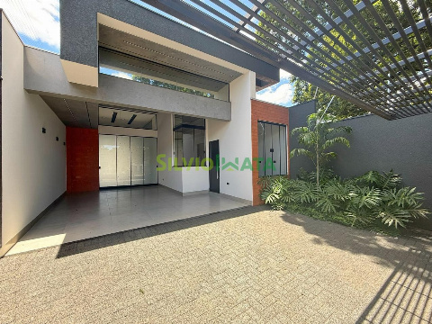 Casa para Venda em Maringá - PR, Zona 05