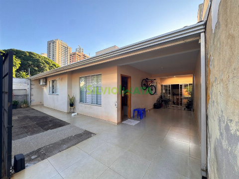 Casa para Venda em Maringá - PR, Zona 08