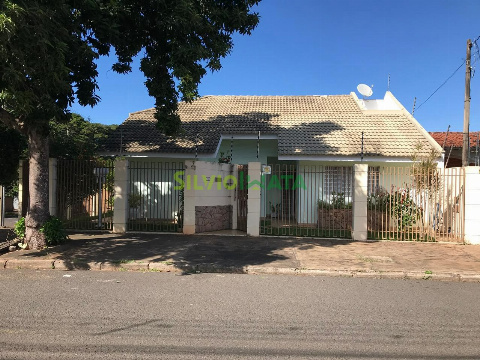 Casa para Venda em Maringá - PR, Zona 05