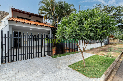 Sobrado para Venda em Maringá - PR, Pq das Grevíleas
