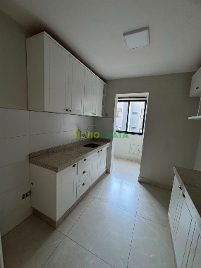 Apartamento para Venda em Maringá - PR, Zona 08