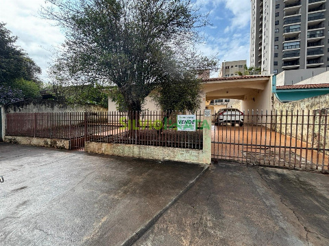 Casa para Venda em Maringá - PR, Zona 08