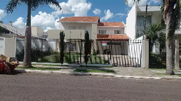 Sobrado para Venda em Maringá - PR, Zona 05