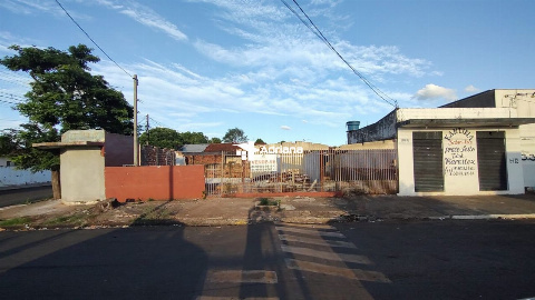 TERRENOS, Rua Mario Monteschio