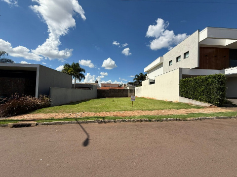 TERRENOS, Avenida Guedner