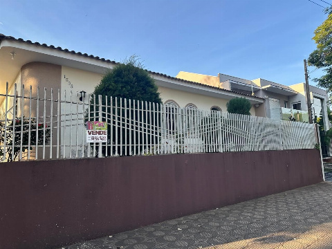 Casa para Venda em Maringá - PR, Zona 05