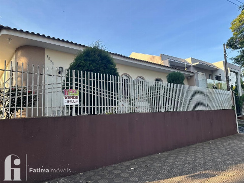 Casa para Venda em Maringá - PR, Zona 05