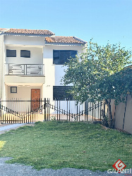 Sobrado para Locação em Maringá - PR, Zona 08