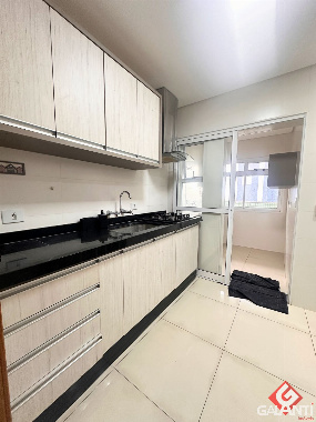 Apartamento para Venda em Maringá - PR, Zona 07