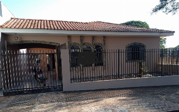 Casa para Venda em Maringá - PR, Zona 05