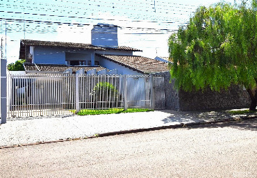 Sobrado para Venda em Maringá - PR, Zona 05