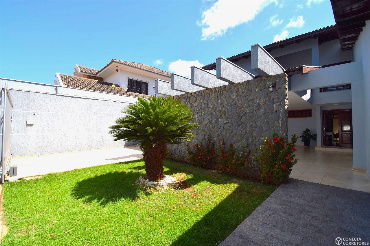 Sobrado para Venda em Maringá - PR, Zona 05