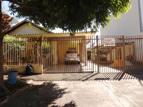 Casa para Venda em Maringá - PR, Zona 07