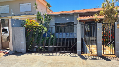 Sobrado para Locação em Londrina - PR, Champagnat