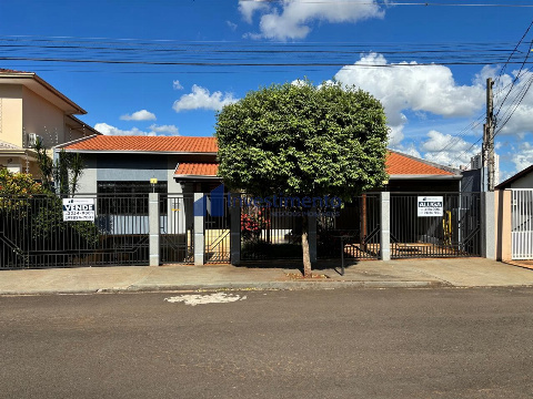 Sobrado para Locação em Londrina - PR, Champagnat