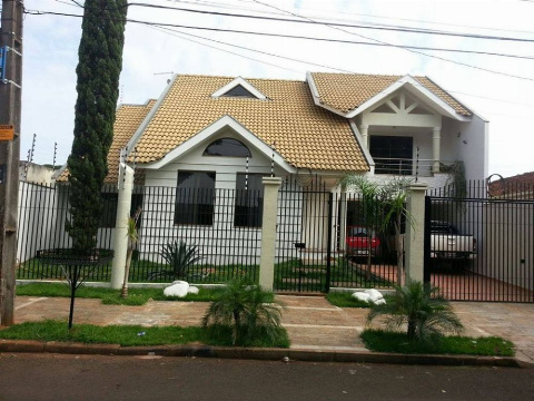 Sobrado para Venda em Maringá - PR, Vl Morangueira