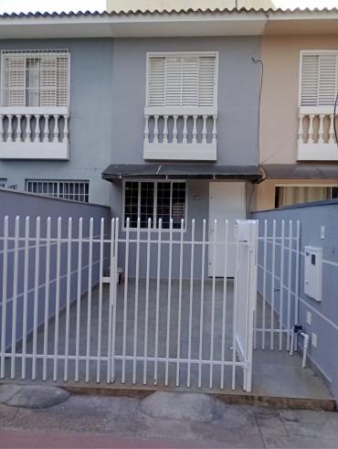 Sobrado Geminado para Locação em Maringá - PR, Zona 07