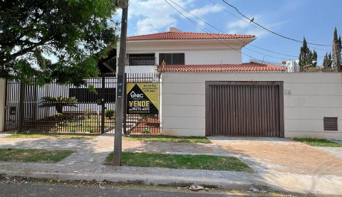 Sobrado para Venda em Maringá - PR, Zona 02