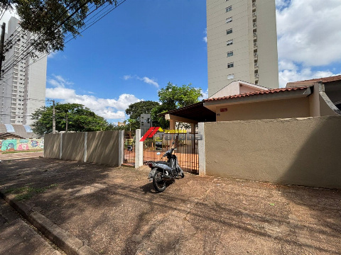 Casa para Venda em Maringá - PR, Zona 03