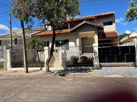 Sobrado para Venda em Paranavaí - PR, Centro