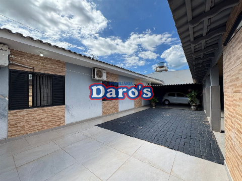 Casa para Venda em Maringá - PR, Zona 06