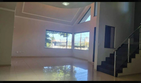 Sobrado para Venda em Maringá - PR, Zona 03
