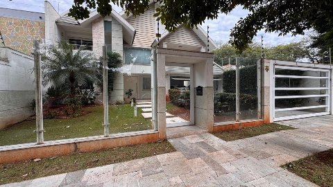 Sobrado para Venda em Maringá - PR, Zona 01 Centro