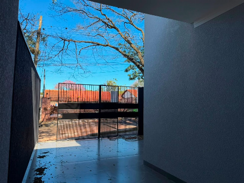 Casa para Venda em Maringá - PR, Cj Hab Requiao