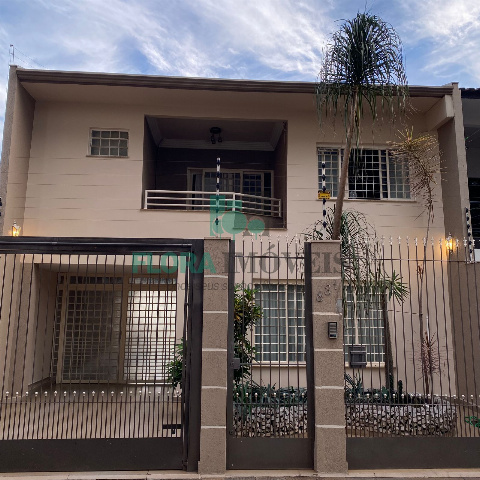 Sobrado para Venda em Maringá - PR, Zona 07